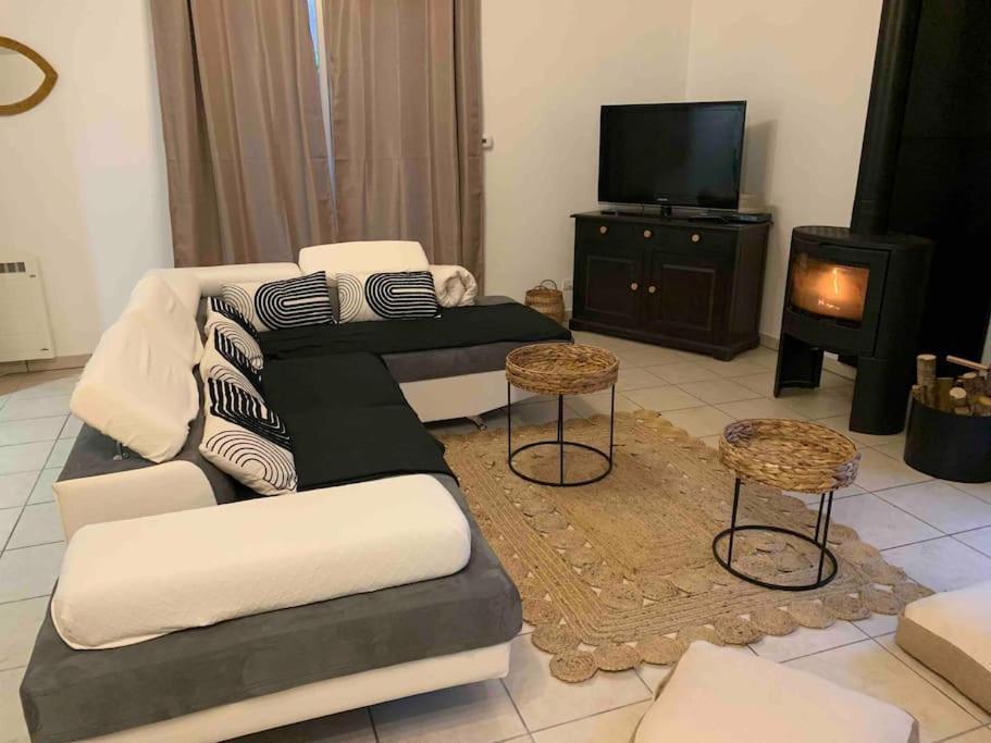 Gite 3 Etoiles Les Gourlines Avec Balneo, Veranda, Piscine Et Garage Avermes Extérieur photo